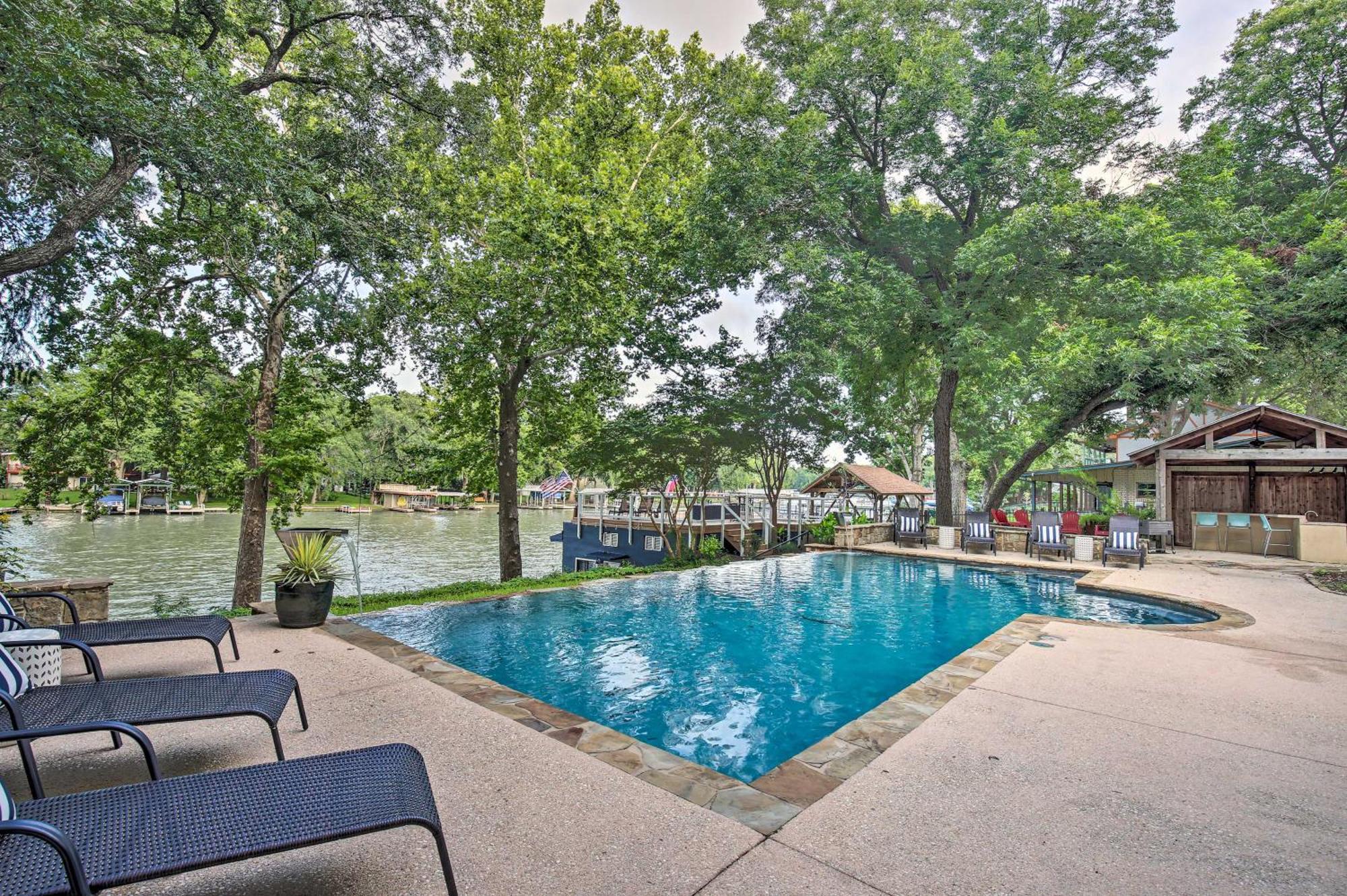 Guadalupe River Paradise With Hot Tub, Dock And Kayaks Villa Seguin Exterior photo